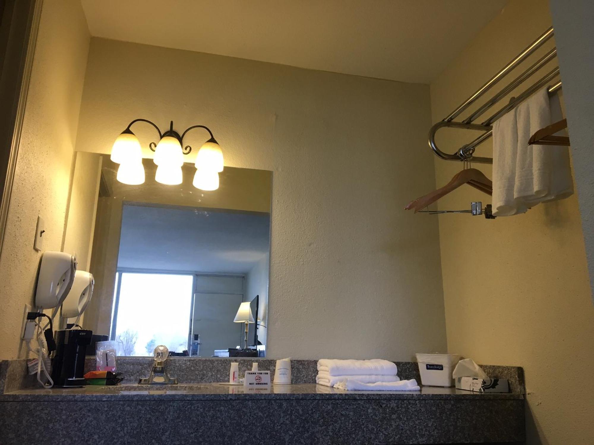 Travel Inn Marston エクステリア 写真